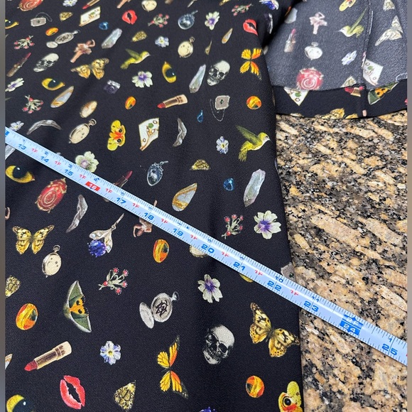 RARE Alexander McQueen Obsession Print Cape Sleeve Black Crepe Dress - Size 44 - Picture 15 of 16